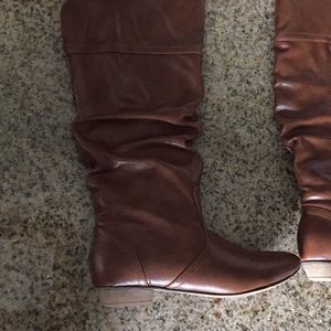 Brown boots size 7